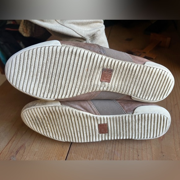 FRYE ⭐️ Slides Size 9 - Picture 4 of 5